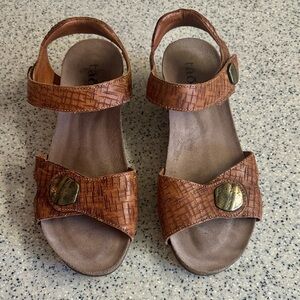 Taos Brown Carousel 2 textured leather wedge sandal.Adjustable Velcro.Size 41